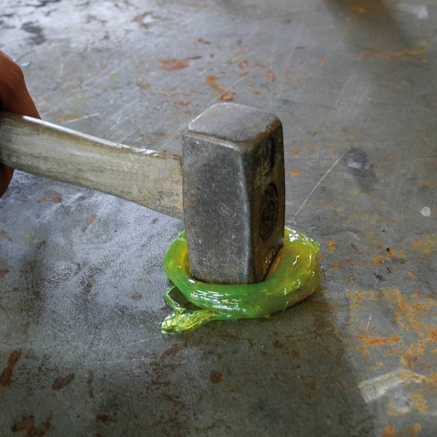 X-TREME Schmierfett Plus – Nahaufnahme von Fett an einem Metallwerkstück